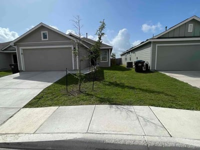 Lawn care service in San Antonio, 78223