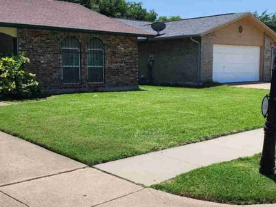 Lawn care service in Grand Prairie, 75052