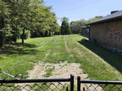 Lawn care service in Bloomington, 47401