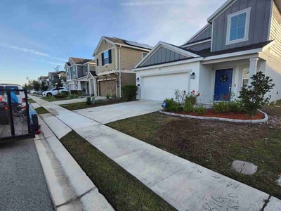 Lawn care service in Davenport, 33837
