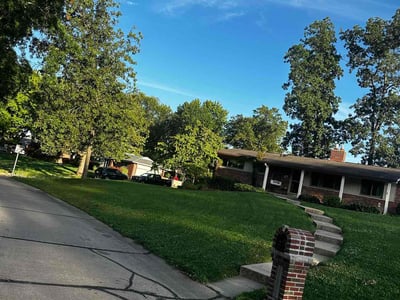 Lawn care service in St. Louis, 63128