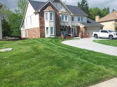 Lawn care service in Farmington Hills, 48331