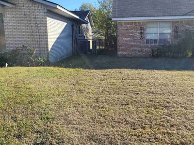 Lawn care service in Tulsa, 74128