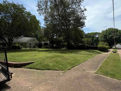 Lawn care service in Memphis, 38117