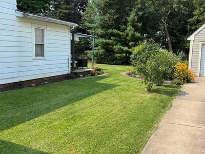 Lawn care service in Battle Creek, 49015