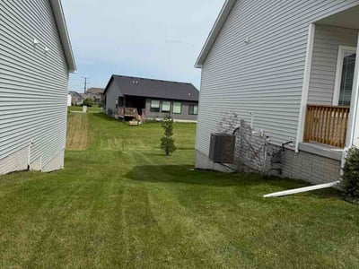 Lawn care service in Urbandale, 50323