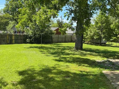 Lawn care service in Memphis, 38128