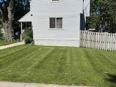 Lawn care service in Des Moines, 50322