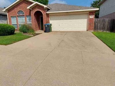 Lawn care service in Arlington, 76017