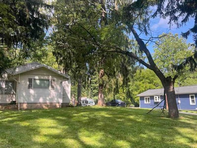 Lawn care service in Akron, 44319