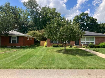 Lawn care service in Louisville, 40222