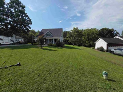 Lawn care service in Greenbrier, 37073