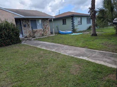 Lawn care service in St. Petersburg, 33705
