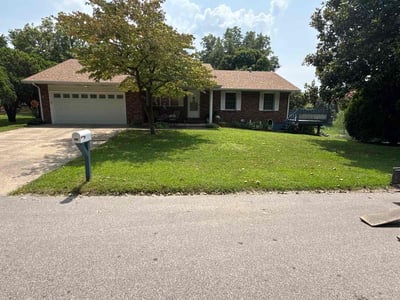 Lawn care service in Glen Carbon, 62034