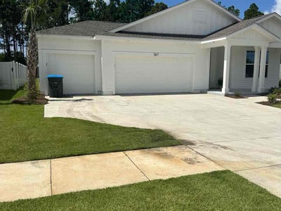 Lawn care service in Panama City Beach, 32407