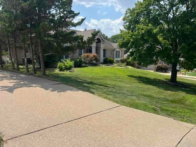 Lawn care service in Lake Saint Louis, 63367