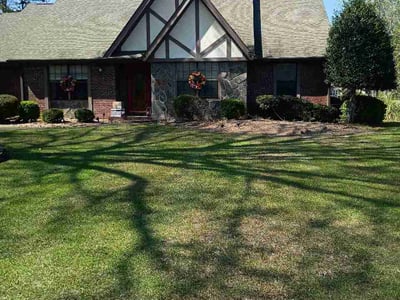 Lawn care service in Warner Robins, 31088