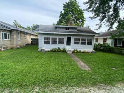 Lawn care service in Muncie, 47303