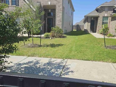 Lawn care service in Houston, 77045