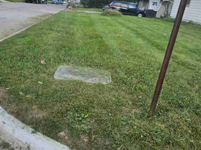 Lawn care service in Des Moines, 50315