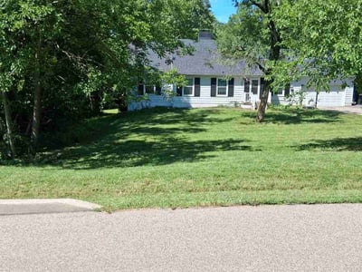 Lawn care service in Fairfield, 45014