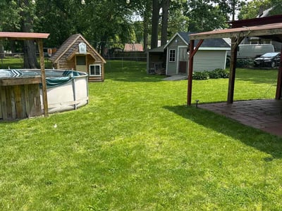 Lawn care service in Toledo, 43615