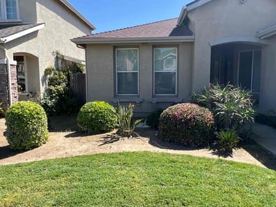 Lawn care service in Fresno, 93722