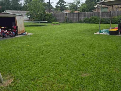 Lawn care service in Pasadena, 77502