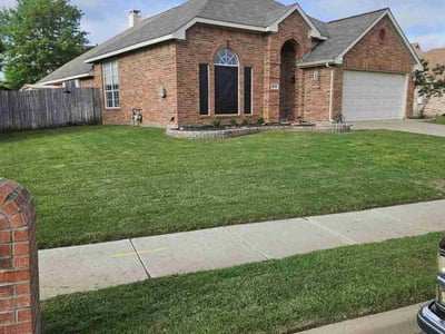 Lawn care service in Corinth, 76208