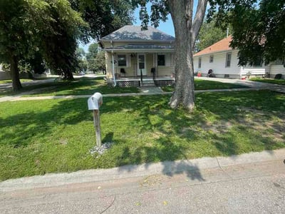 Lawn care service in Lincoln, 68507