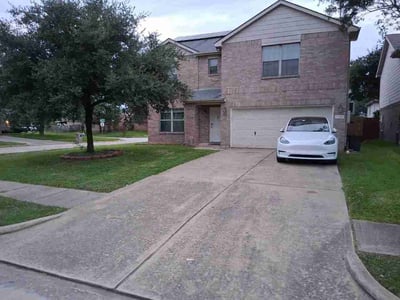Lawn care service in Katy, 77449