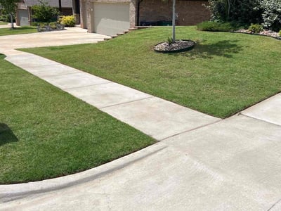 Lawn care service in Edmond, 73012