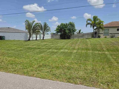 Lawn care service in Cape Coral, 33993