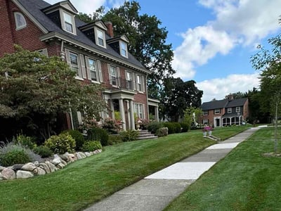 Lawn care service in Huntington Woods, 48070