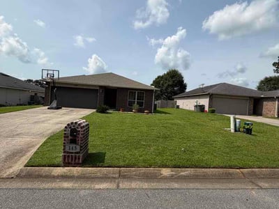 Lawn care service in Cantonment, 32533