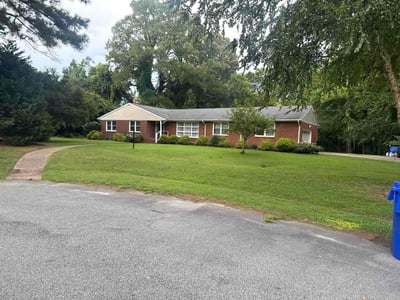 Lawn care service in Suffolk, 23435