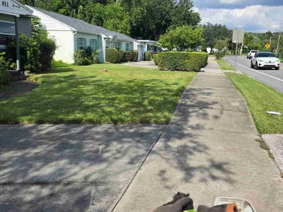 Lawn care service in Orlando, 32803
