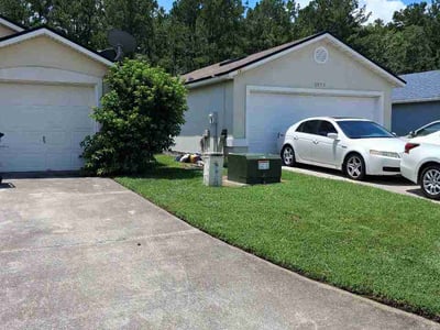 Lawn care service in Middleburg, 32068