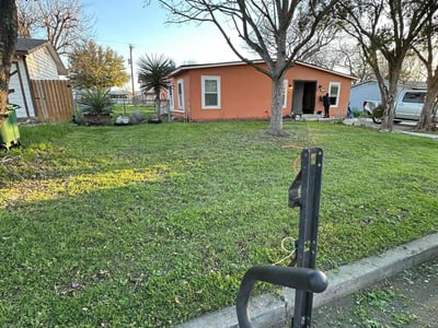Lawn care service in San Antonio, 78223
