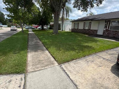 Lawn care service in Orlando, 32826