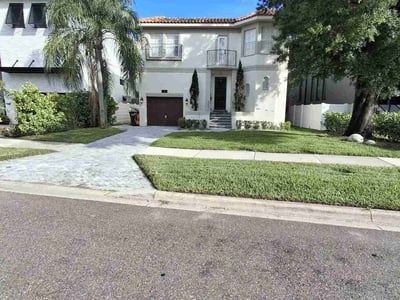 Lawn care service in Tampa, 33606