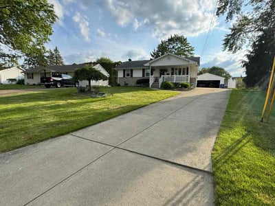Lawn care service in Youngstown, 44515