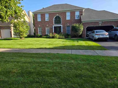 Lawn care service in Naperville, 60564