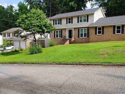 Lawn care service in Stone Mountain, 30083