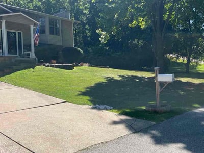 Lawn care service in St. Peters, 63376