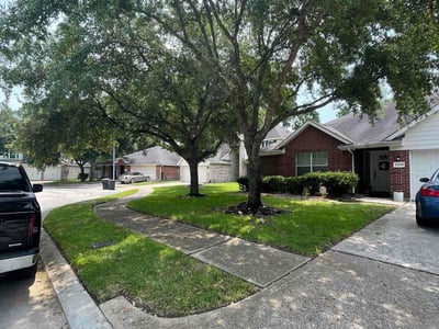 Lawn care service in Humble, 77346