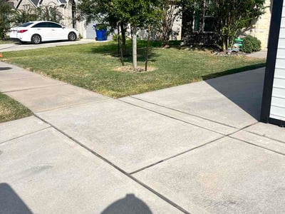 Lawn care service in Crosby, 77532