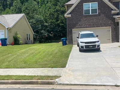Lawn care service in Fairburn, 30213