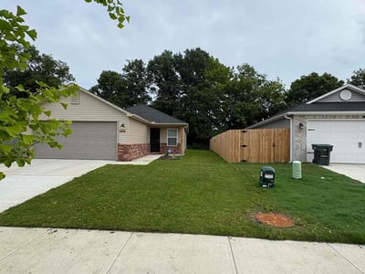 Lawn care service in Fayetteville, 72701
