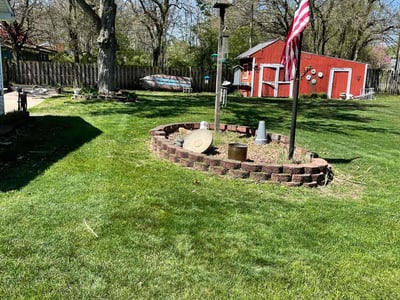 Lawn care service in Toledo, 43623